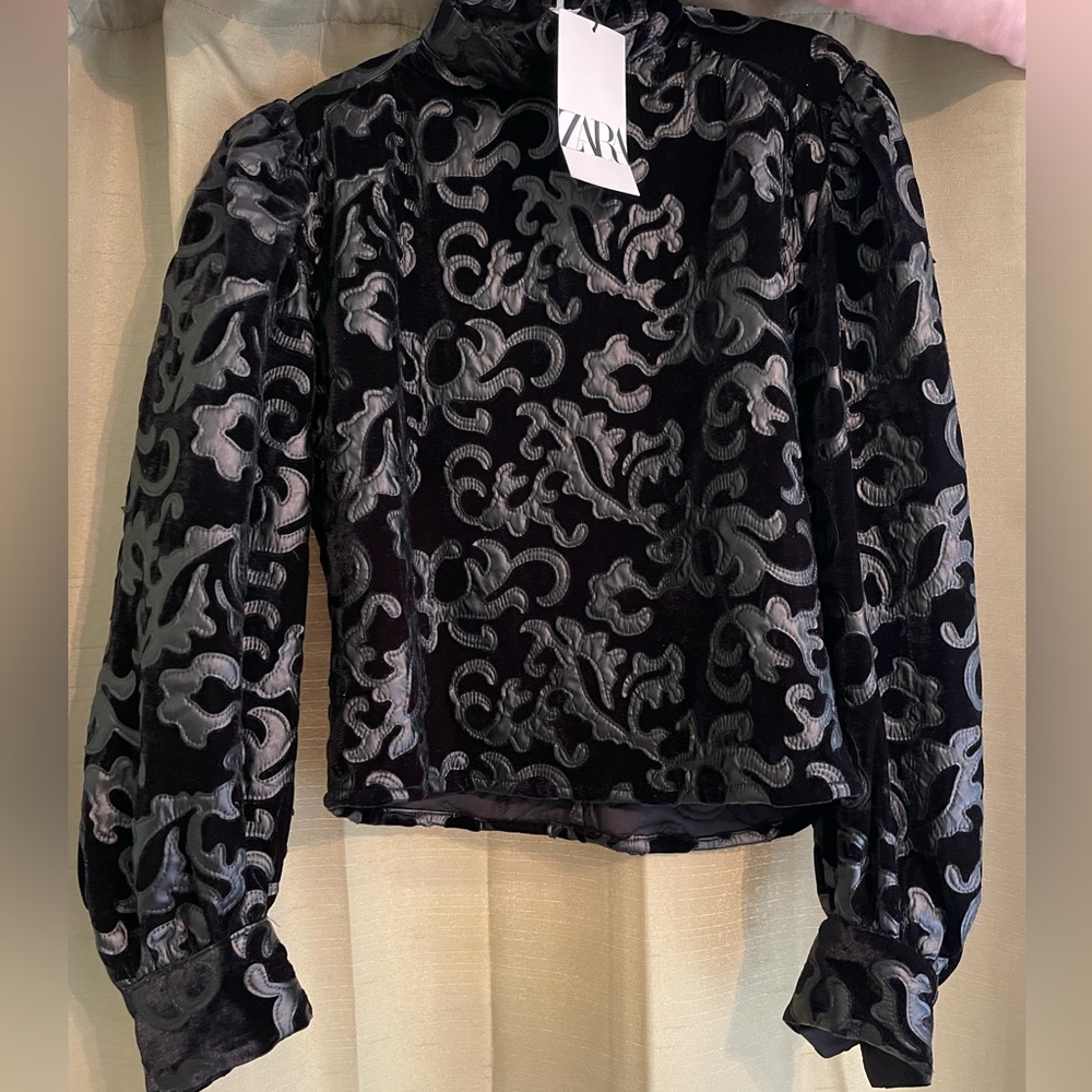 NWT! Zara puff sleeve black velvet and faux leather top